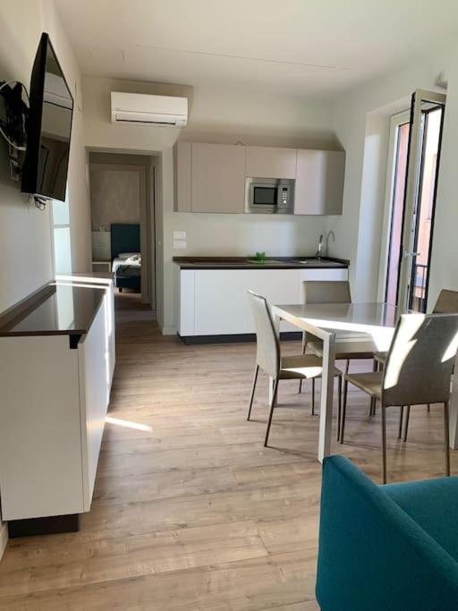 Alex Charme Central Apartments - Corso Umberto Таорміна Екстер'єр фото