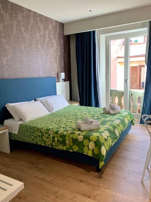 Alex Charme Central Apartments - Corso Umberto Таорміна Екстер'єр фото
